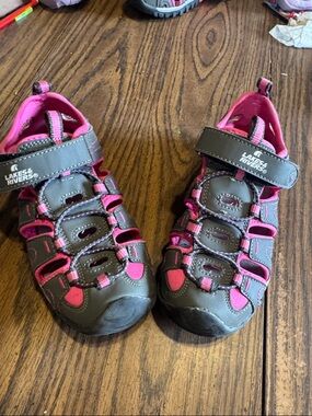 Lakes & Rivers Girls Gray and Pink Closed-Toe Water Sandals